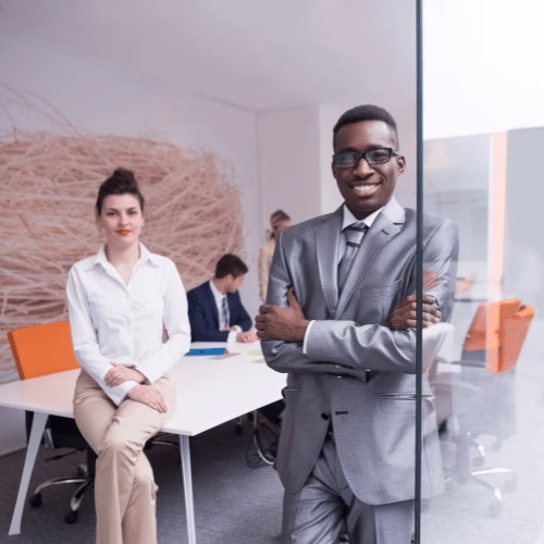 Starke visuelle Identitäten für starke Unternehmen Professionelles Grafikdesign-Team für Unternehmenskommunikation – HAI Strategies